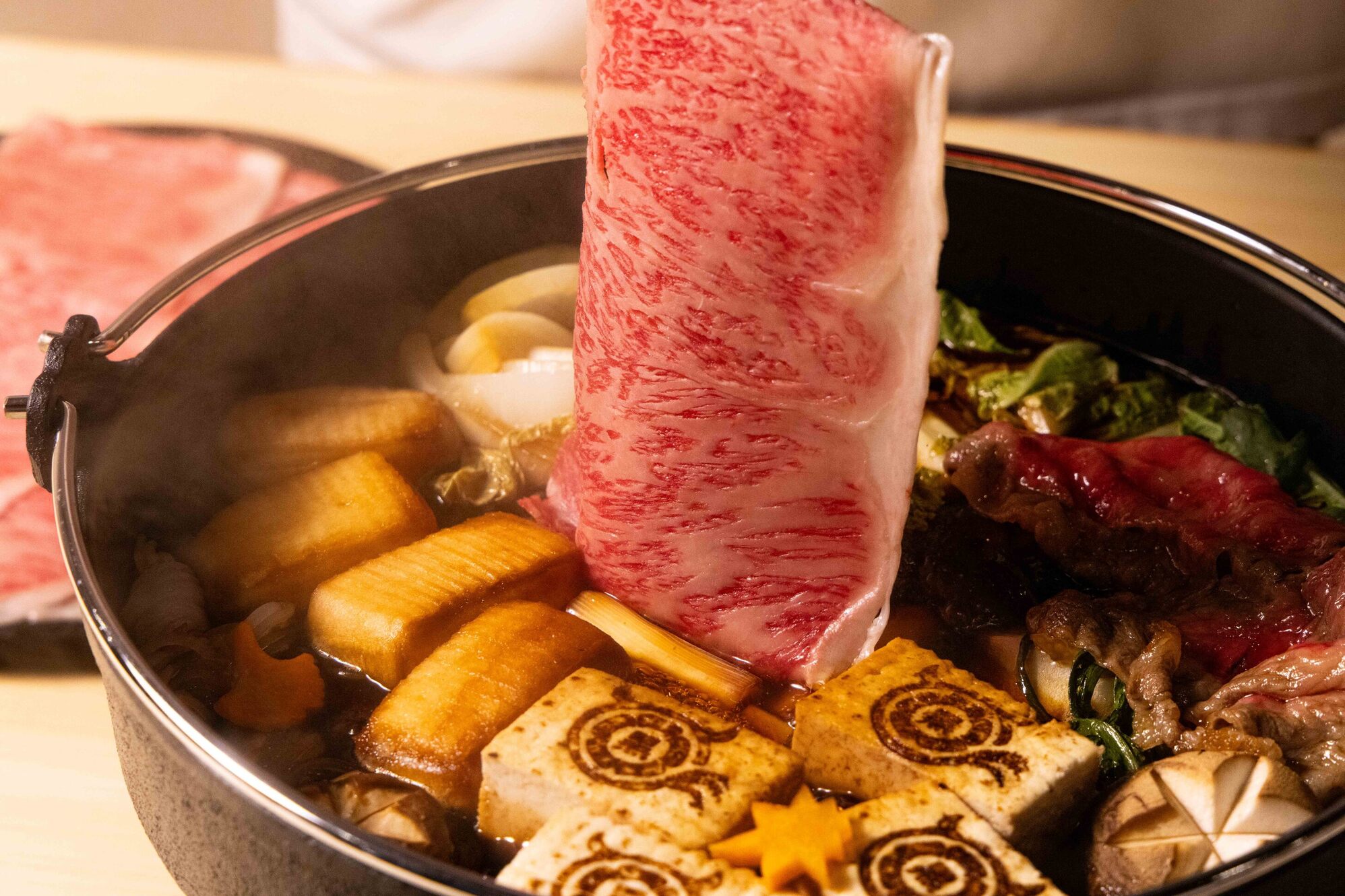 和牛すき焼き 黒野 ウラなんば本店 logo