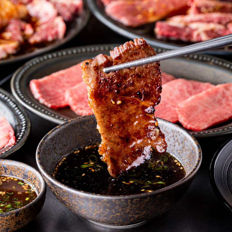 【公式】肉どうし天王寺あべの店　ネット予約 logo