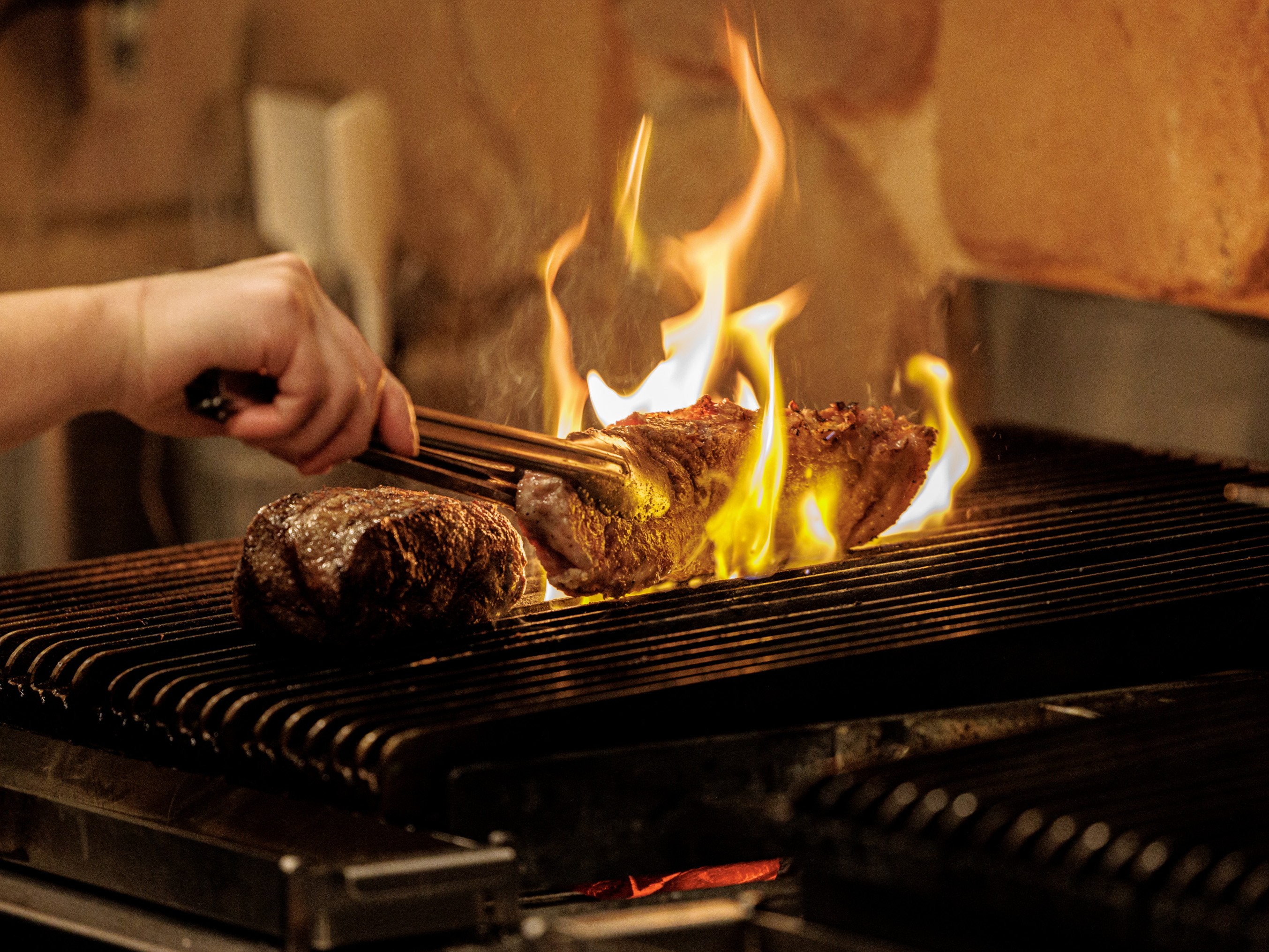 【公式】グリル ビストロPOIVRER　ネット予約 logo