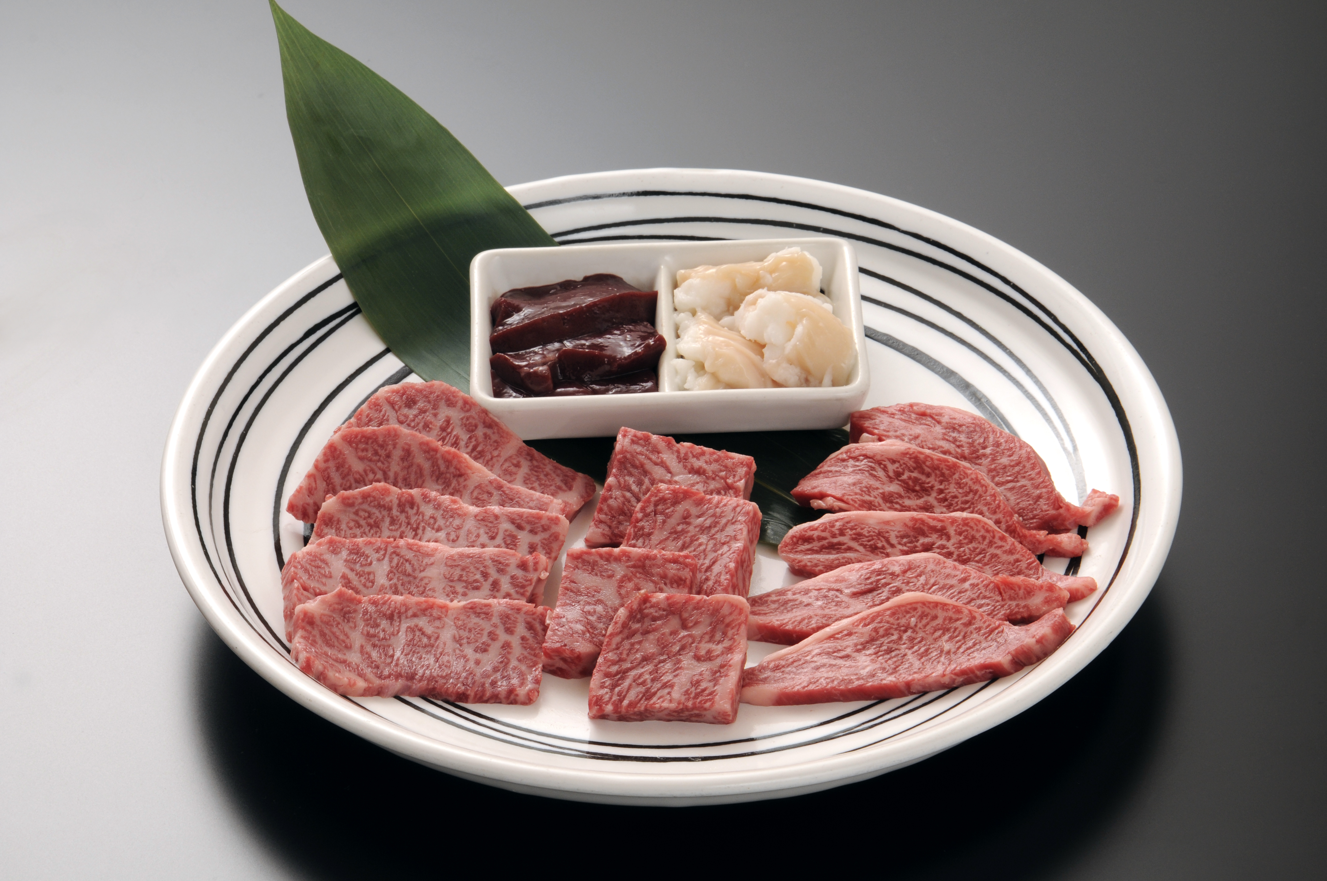 【公式】ヤキニクファミリーダイニング　Kabri　ネット予約」 logo